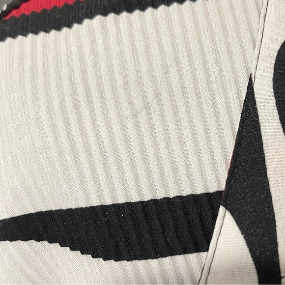 NWT Beautiful Belisimo Pleated Business Red & Black Blouse with Scalloped Hems - Picture 2 of 8